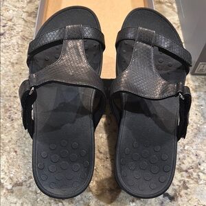 Vionic Tropic Louise RAF Boa Met Black Textured Slide Sandals